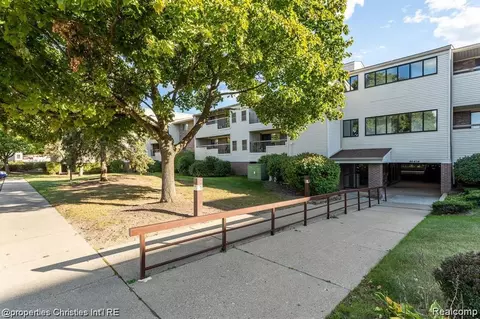 30414 Orchard Lake Rd #13, Farmington Hills, MI 48334