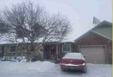 3055 Helen Ct W, Royal Oak, MI 48073