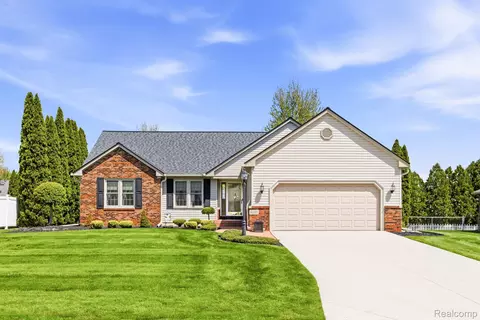1620 S Delano St, St. Clair, MI 48079