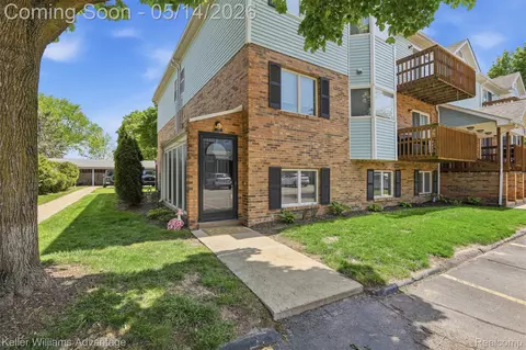 174 Pinewood Cir, Plymouth, MI 48170