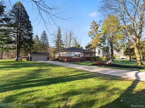 4357 Skusa Dr, Genoa, MI 48116