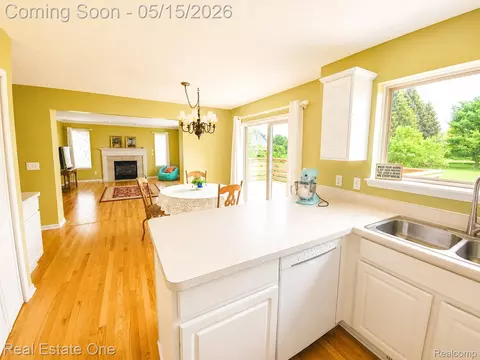Kitchen - 6692 Goldwin Dr, Green Oak, MI 48116 photo 2 of 2
