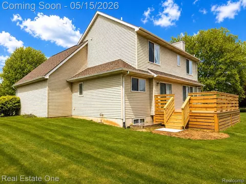 Exterior - 6692 Goldwin Dr, Green Oak, MI 48116 photo 2 of 8