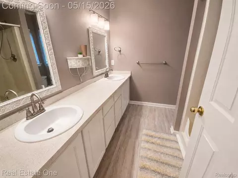 Bath - 6692 Goldwin Dr, Green Oak, MI 48116 photo 2 of 4