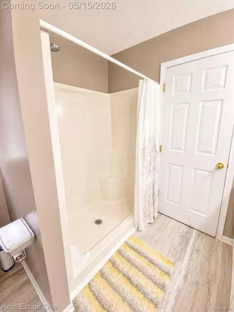 Bath - 6692 Goldwin Dr, Green Oak, MI 48116 photo 3 of 4