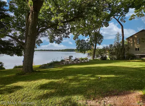 4358 Skusa Dr, Genoa, MI 48116