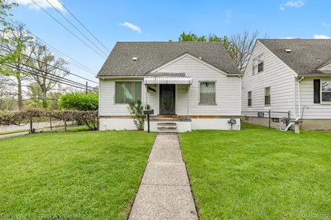 8201 Heyden St, Detroit, MI 48228
