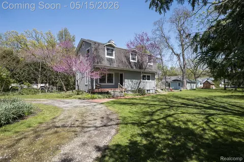 25425 6th St, Grosse Ile, MI 48138