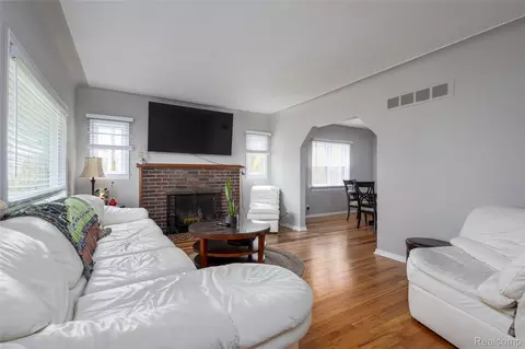 Living - 3409 Devon Rd, Royal Oak, MI 48073 photo 1 of 2