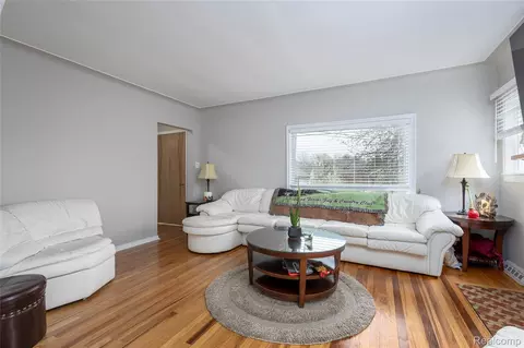 Living - 3409 Devon Rd, Royal Oak, MI 48073 photo 2 of 2