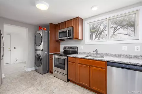 Kitchen - 3409 Devon Rd, Royal Oak, MI 48073 photo 3 of 4