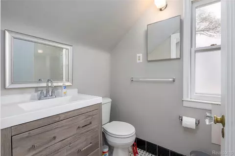 Bath - 3409 Devon Rd, Royal Oak, MI 48073 photo 4 of 5