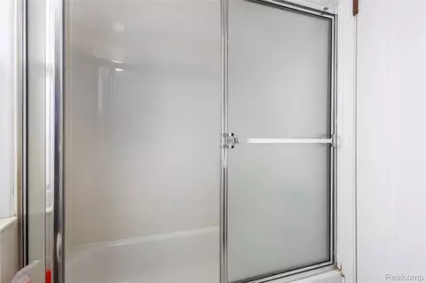 Bath - 3409 Devon Rd, Royal Oak, MI 48073 photo 5 of 5