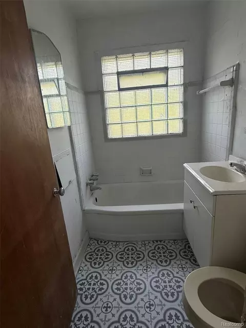 Bath - 3218 Trumbull Ave, Flint, MI 48504 photo 2 of 2