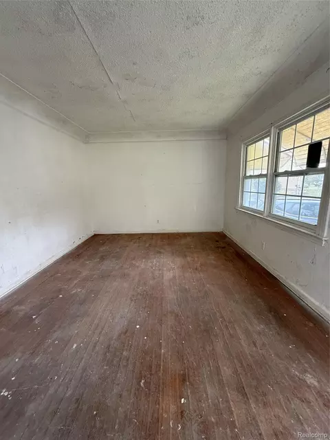 Living - 3218 Trumbull Ave, Flint, MI 48504 photo 1 of 2