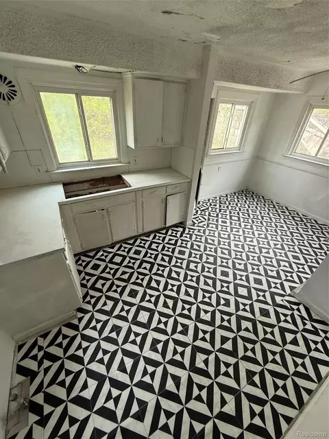 Kitchen - 3218 Trumbull Ave, Flint, MI 48504 photo 4 of 5