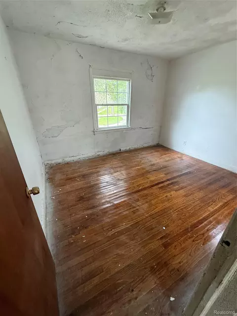 Bedroom - 3218 Trumbull Ave, Flint, MI 48504 photo 2 of 2