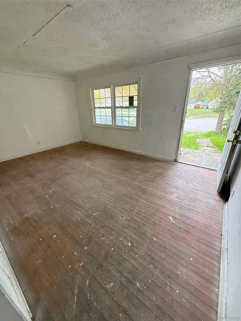 Living - 3218 Trumbull Ave, Flint, MI 48504 photo 2 of 2