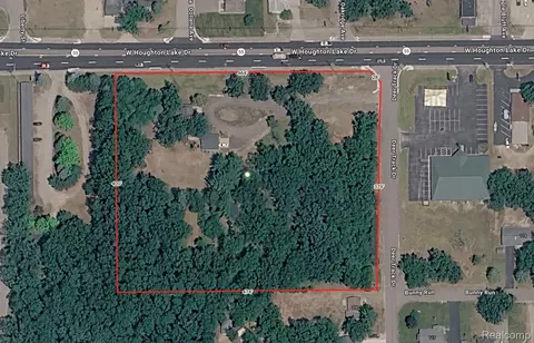 3381 W Houghton Lake Dr, Denton, MI 48629