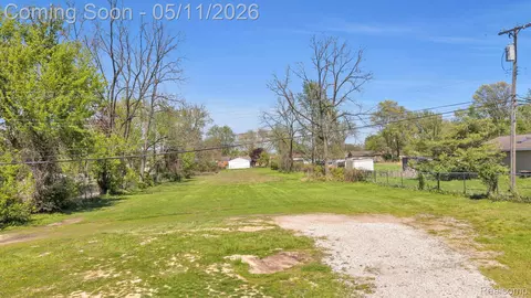 33152 Ann Arbor Trl, Westland, MI 48185