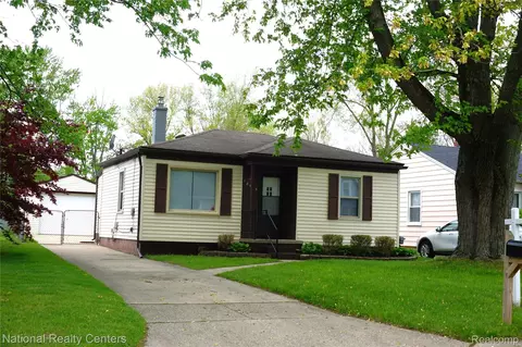 18505 Deering, Livonia, MI 48152