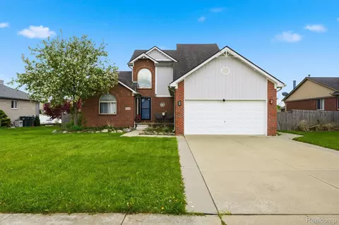 31197 Jaguar Dr, Chesterfield, MI 48047