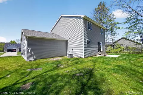 Exterior - 7205 Timberline Dr, Mundy, MI 48507 photo 2 of 8