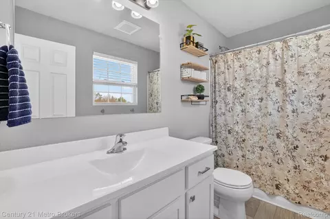 Bath - 7205 Timberline Dr, Mundy, MI 48507 photo 1 of 2