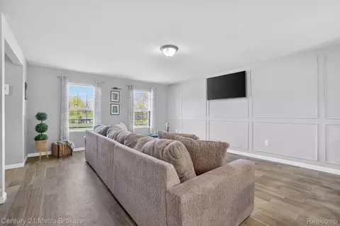 Living - 7205 Timberline Dr, Mundy, MI 48507 photo 2 of 2