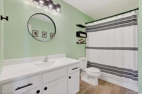 Bath - 7205 Timberline Dr, Mundy, MI 48507 photo 2 of 2