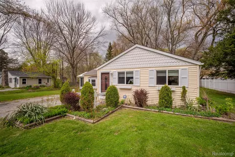 7203 Aspen Rd, Worth, MI 48450