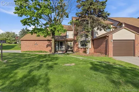 6680 Ridgefield Cir #101, West Bloomfield, MI 48322