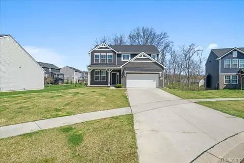 8249 Starina Ct, Green Oak, MI 48116