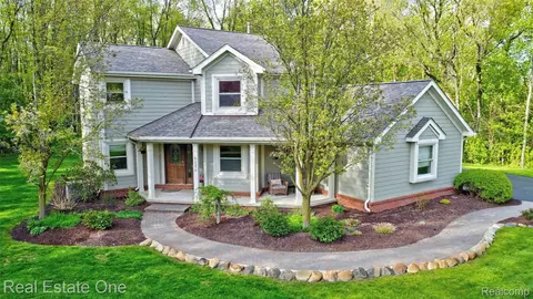 5370 Greenview Dr, Independence, MI 48348