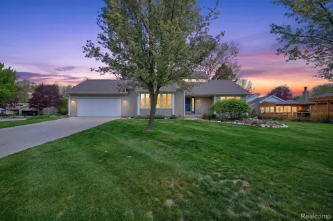 2476 Cedar Key Dr, Orion, MI 48360