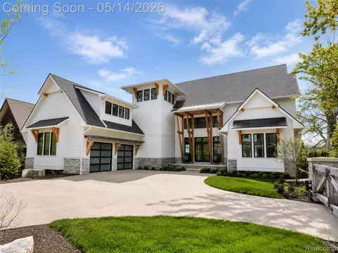 12530 Woodhull Lndg, Fenton, MI 48430
