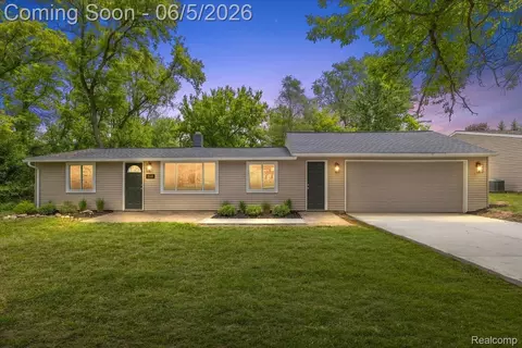2148 Hoeft Dr, Commerce, MI 48390