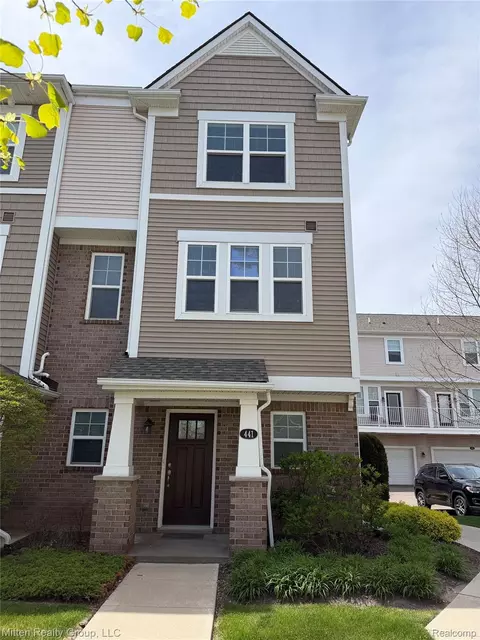 441 Wright St #52, Wixom, MI 48393