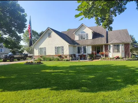 221 Maplewood Dr #28, Village Of Clarkston, MI 48348