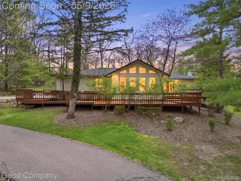 6733 Bloomfield Ln, West Bloomfield, MI 48322