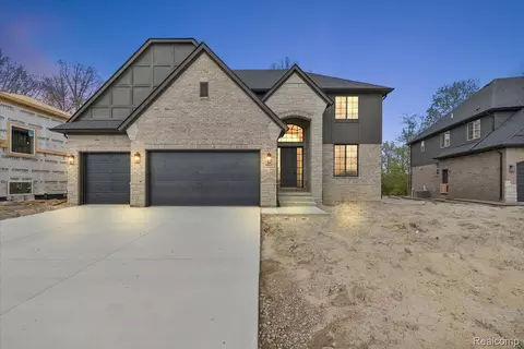 50419 Arcadia Dr, Macomb, MI 48042