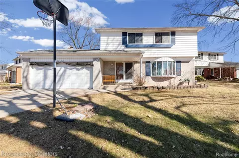 29434 Walker Dr, Warren, MI 48092