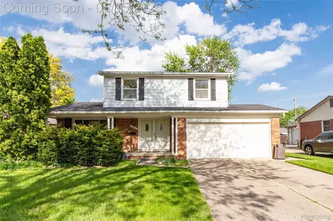 2118 Alexander Dr, Troy, MI 48083