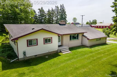 5871 Brewster Rd, Oakland, MI 48306