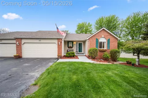 1270 Crystal Pointe Cir, Fenton, MI 48430