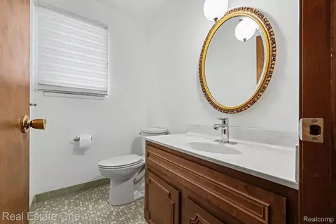 Bath - 3888 Boulder Dr, Troy, MI 48084 photo 3 of 3