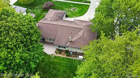 View/Area - 3888 Boulder Dr, Troy, MI 48084 photo 4 of 5