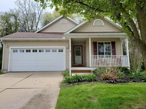 2285 Spartans Trail Trl NW #17, Pinckney, MI 48169