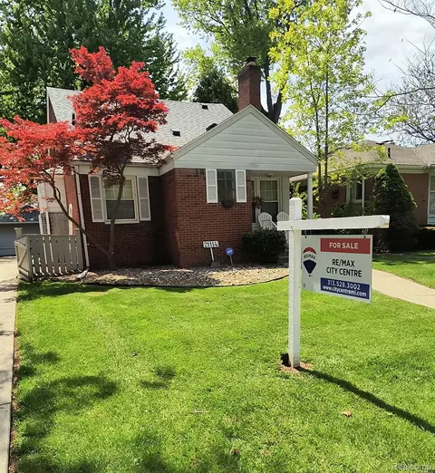 21114 Huntington Ave, Harper Woods, MI 48225