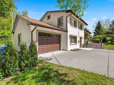 17361 W Outer Dr, Dearborn Heights, MI 48127